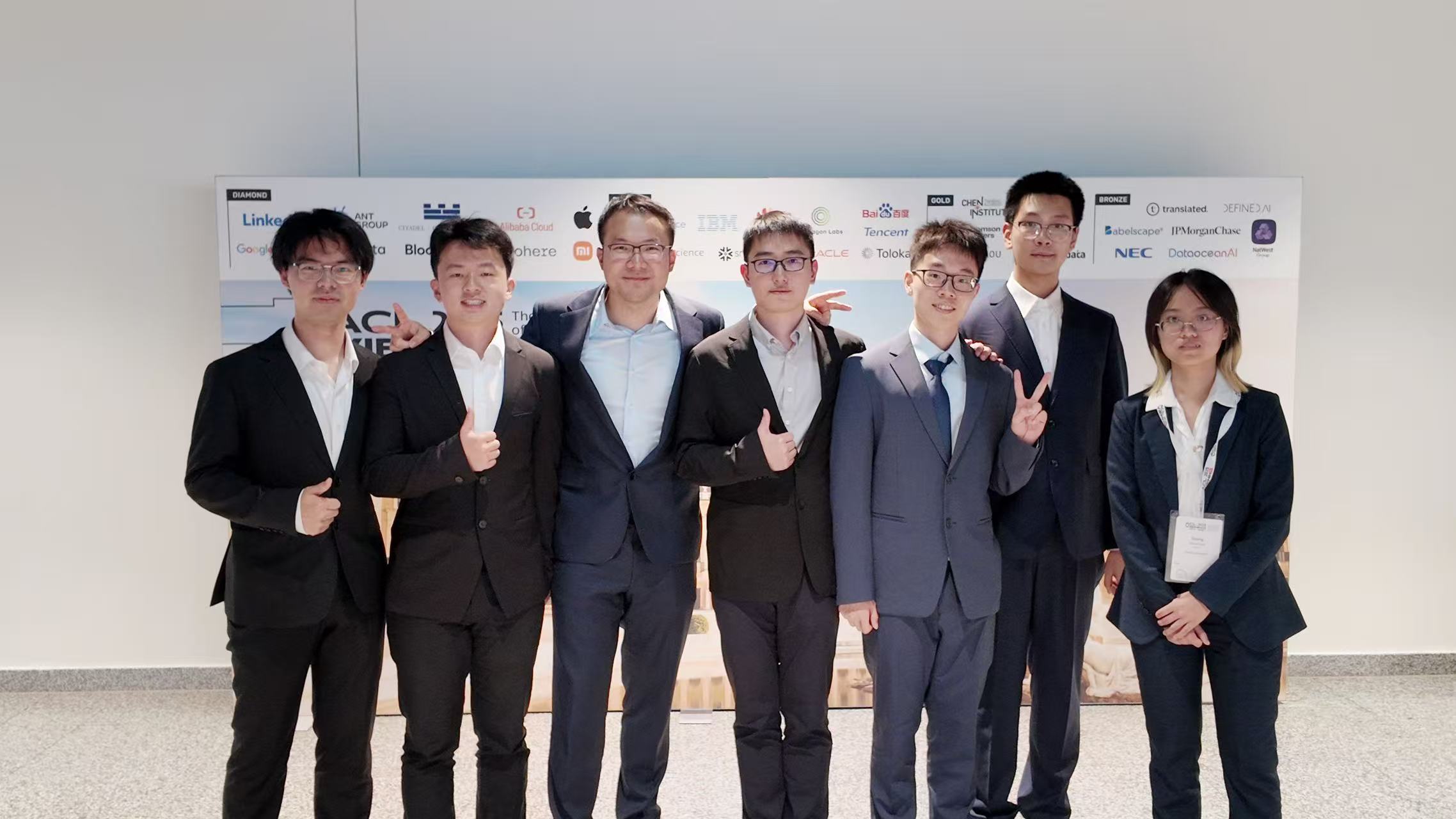 北京大学杨耀东团队荣获ACL 2025最佳论文奖，团队成员合影